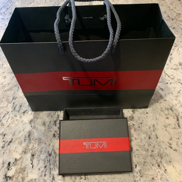 tumi paper bag